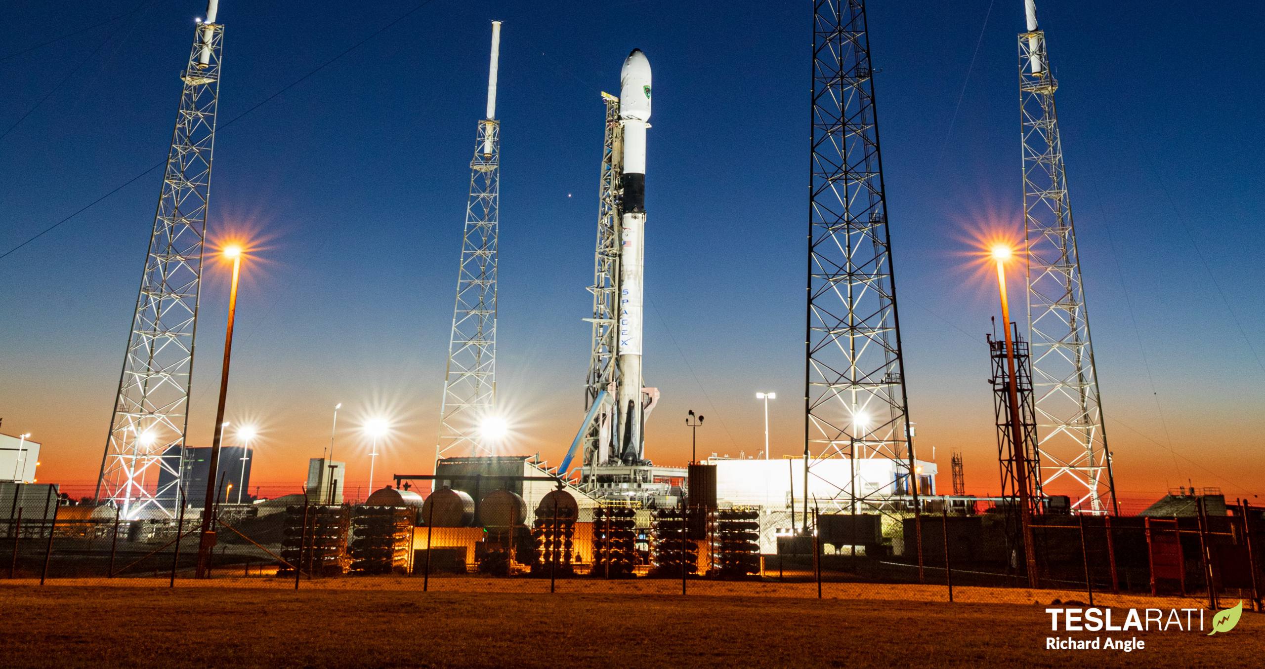 SpaceX ships head to sea for fifth upgraded GPS satellite launch [webcast]