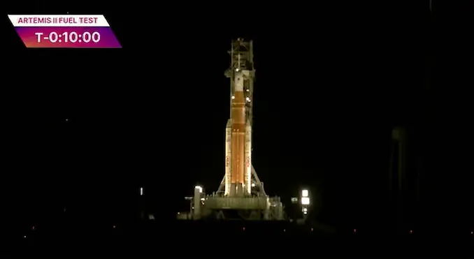 Engineers work around hydrogen fuel leak