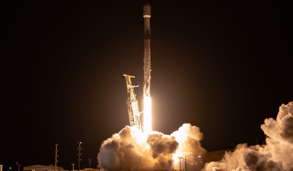SpaceX quietly files for big bang IPO