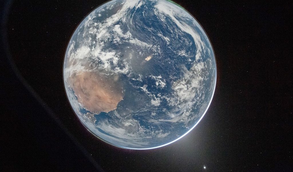 Artemis 2 in good shape cruising towards the moon