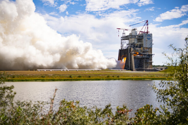 NASA Conducts RS-25 Engine Test in Support of Future Artemis Missions